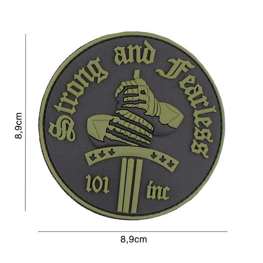 Embleem 3D PVC Strong and Fearless Groen - Afirmă-ți Identitatea Tactică