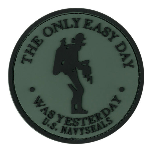Embleem 3D PVC The Only Easy Day - Declară-ți Forța Interioară