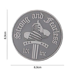 Emblema 3D PVC Strong and Fearless Gri - Afirmă-ți Curajul