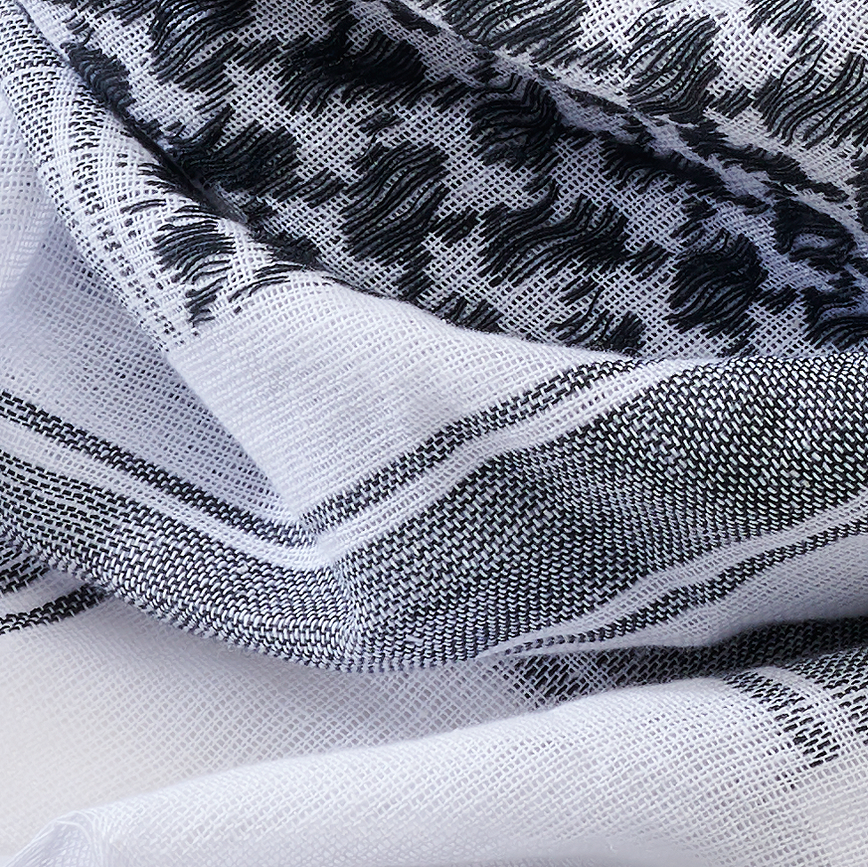 Esarfa Shemag White/Black Brandit - Protectie Versatila