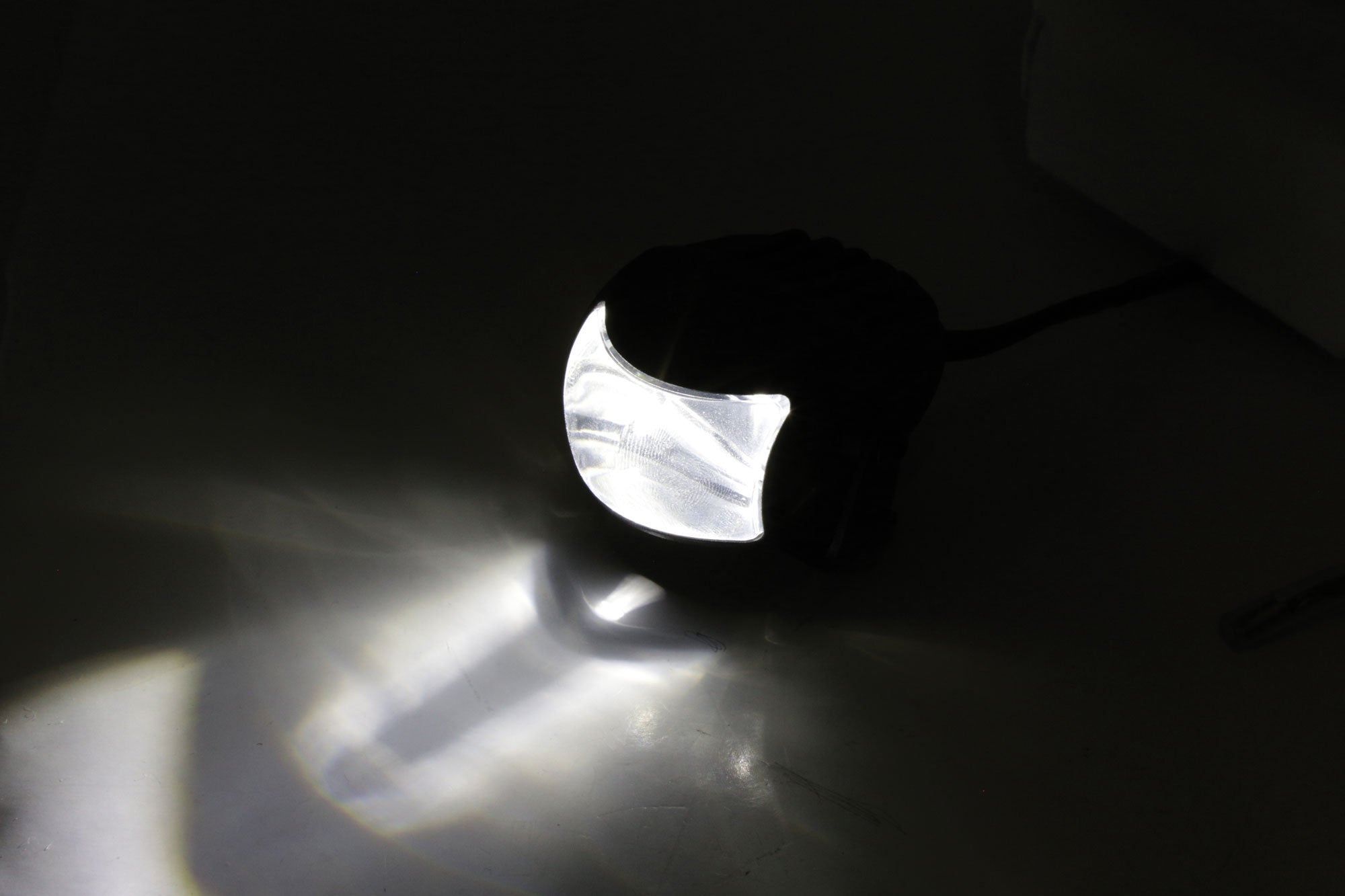 Far LED Fază Scurtă Highsider Comet Low - Compact și Puternic
