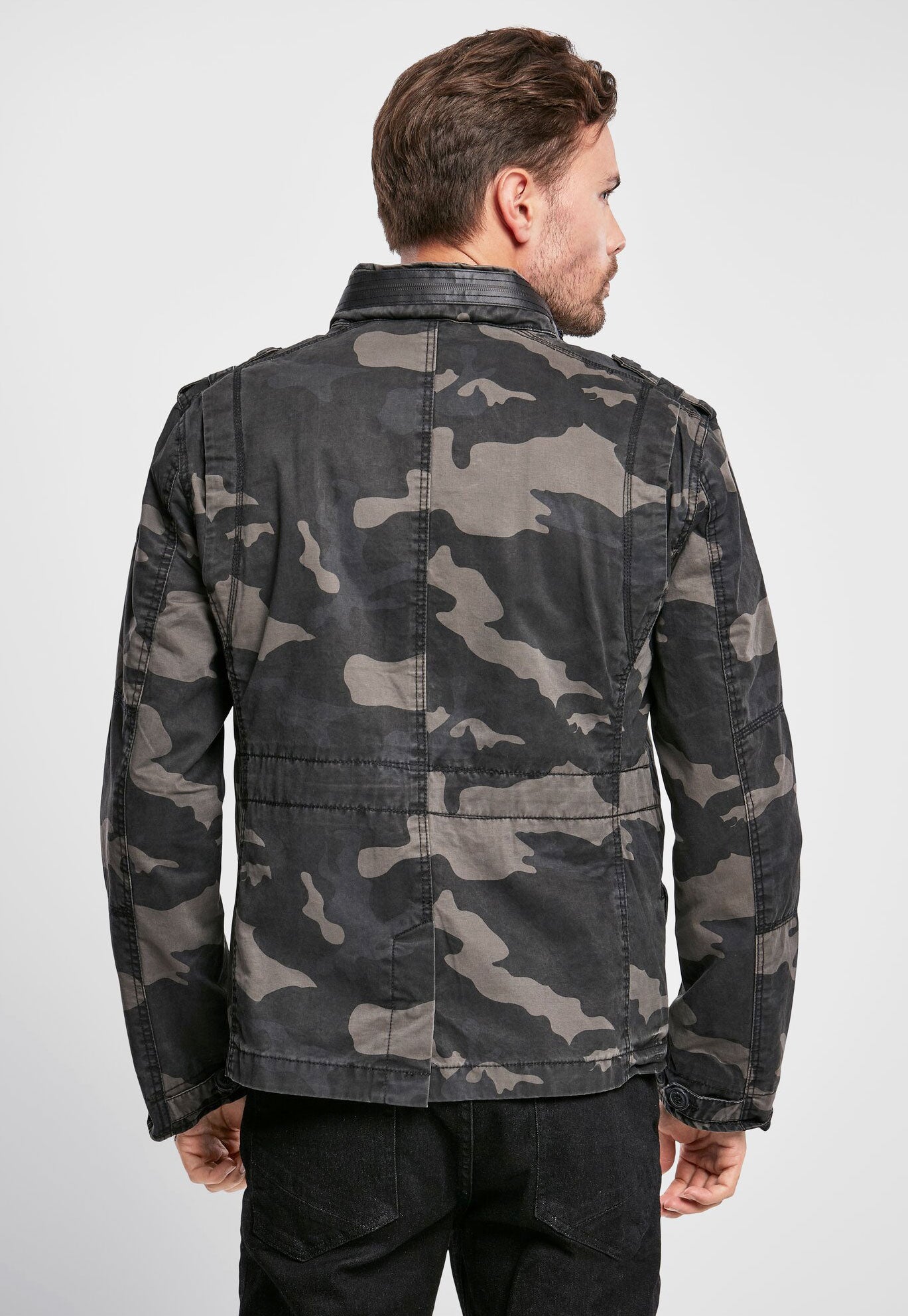 Geaca Britannia Dark Camo Brandit - Stil si Rezistenta