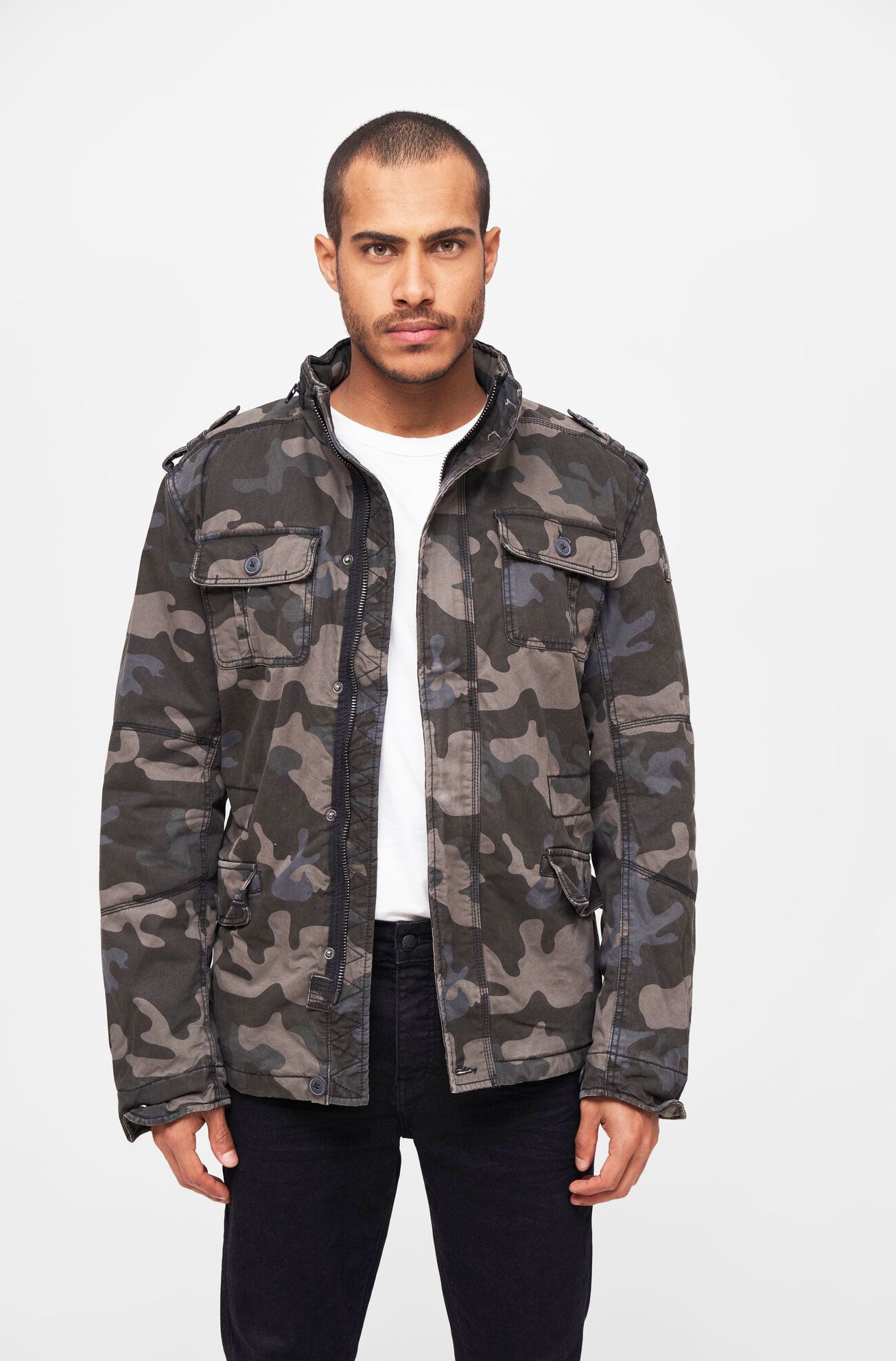 Geaca Britannia Winter Dark Camo Brandit - Caldura si Mobilitate
