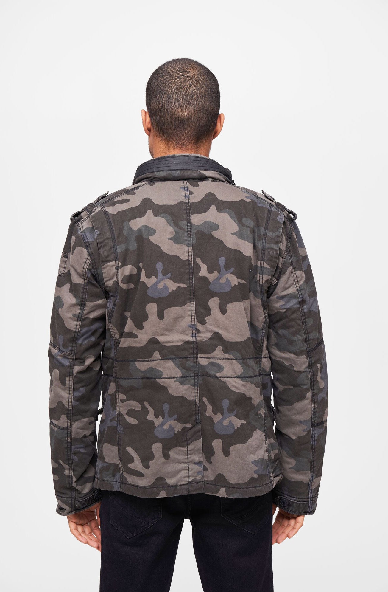 Geaca Britannia Winter Dark Camo Brandit - Caldura si Mobilitate