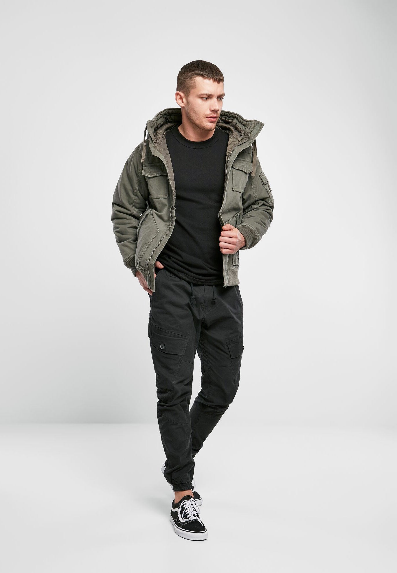 Geaca Bronx Olive Brandit - Stil si Durabilitate