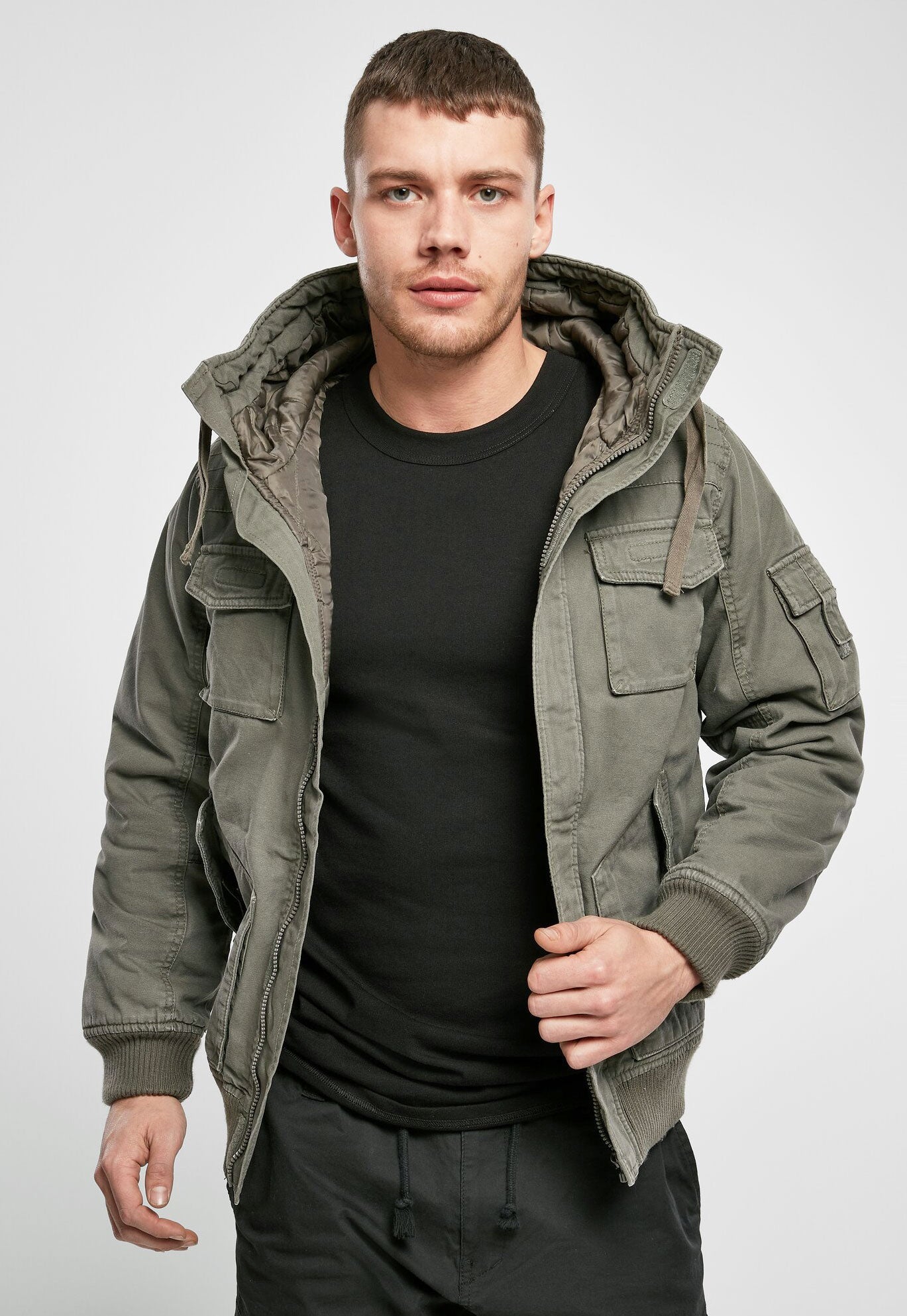 Geaca Bronx Olive Brandit - Stil si Durabilitate