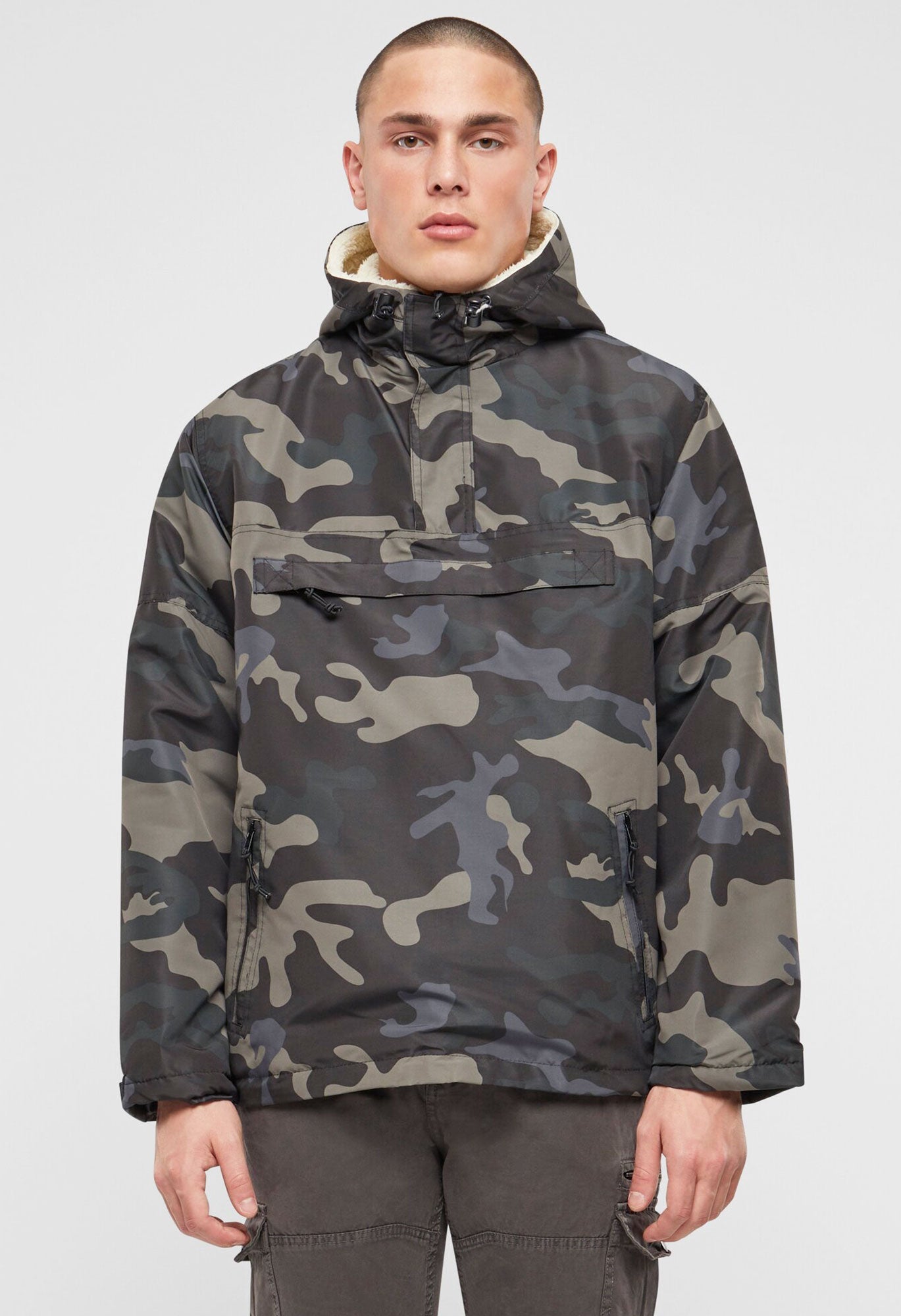 Geaca de Vant Sherpa Dark Camo Brandit - Protectie si Versatilitate