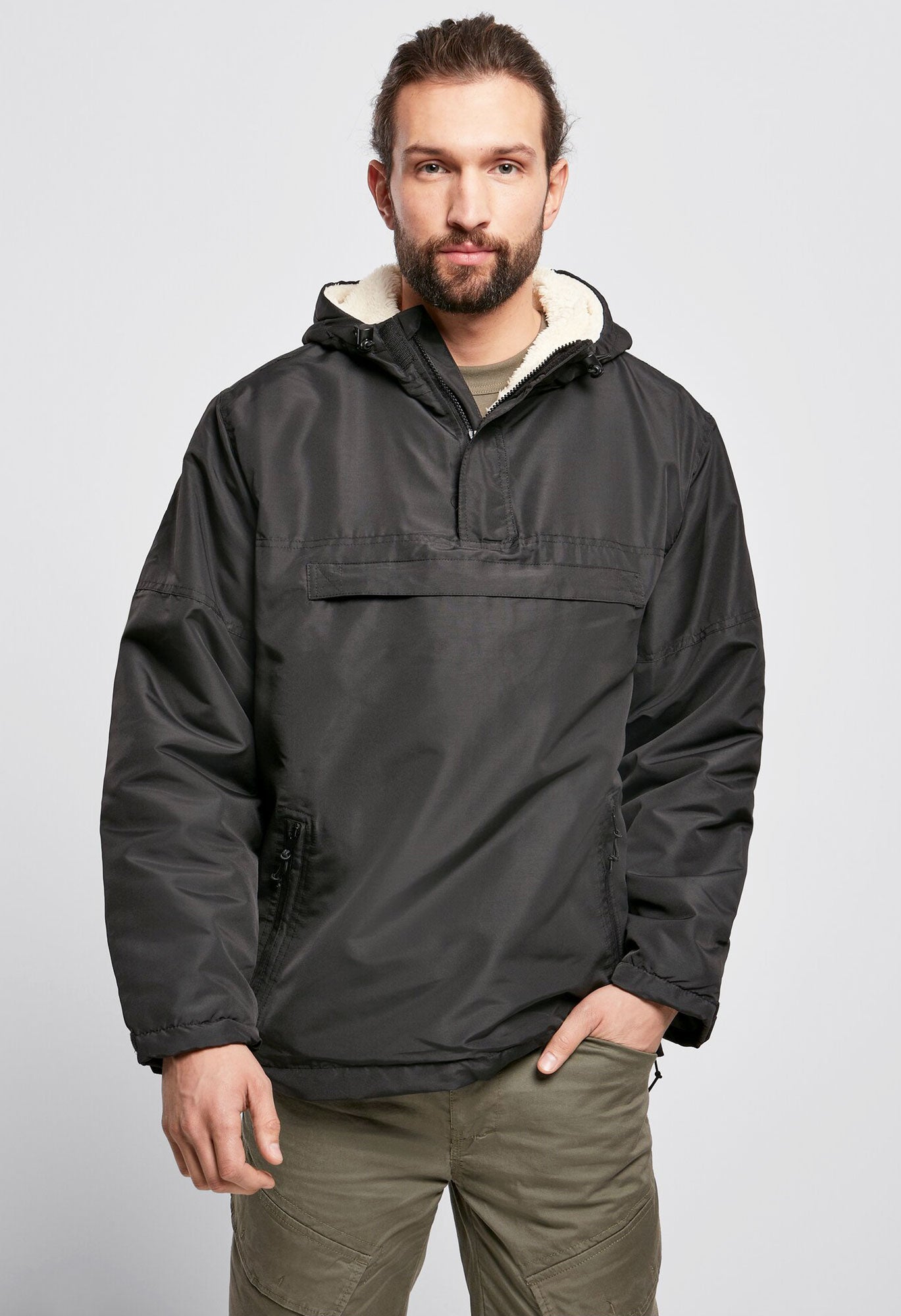 Geaca de Vant Sherpa Negru Brandit - Caldura si Mobilitate