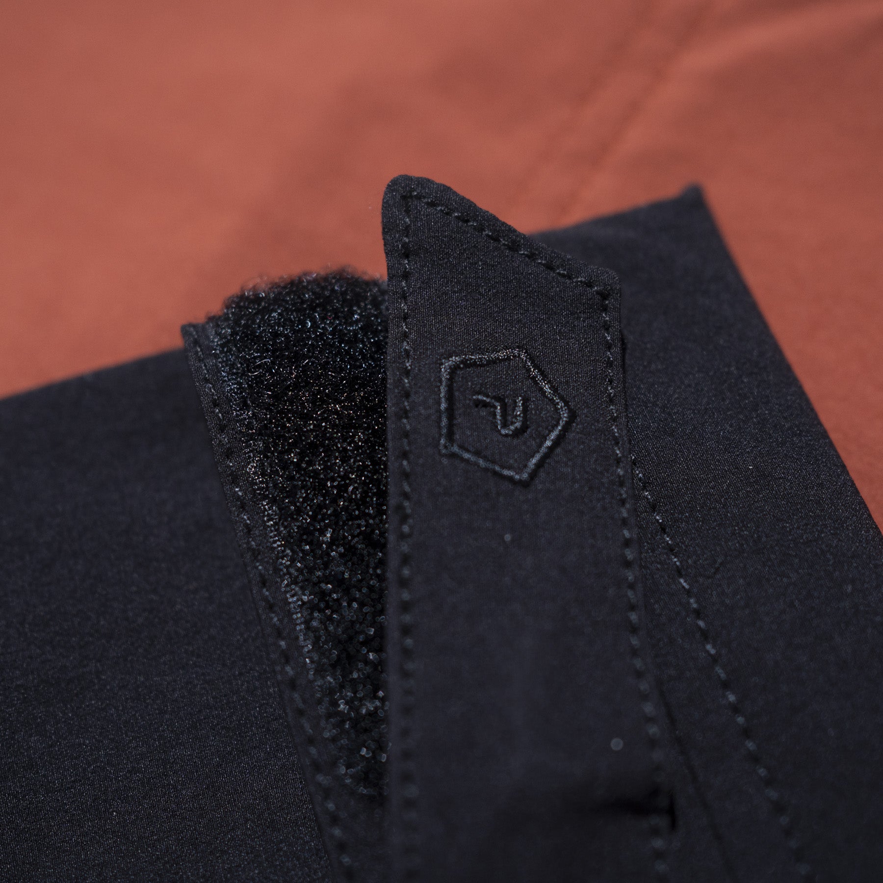 Geaca Elite Light Softshell Jacket Maroon Red Pentagon Tactical - Protecție și Libertate de Mișcare