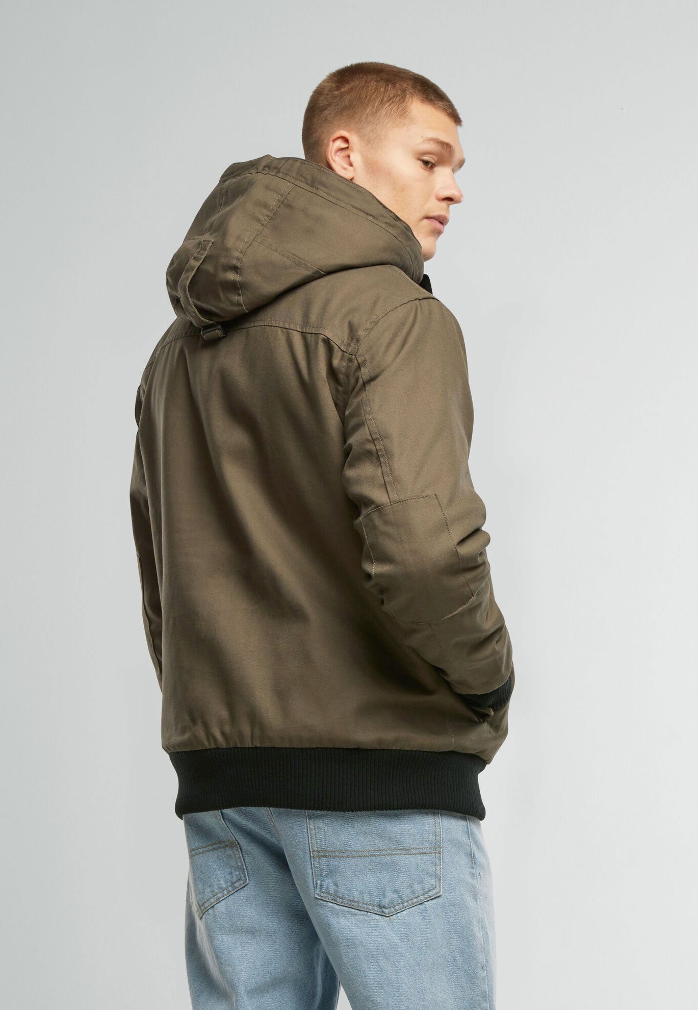 Geaca Essential Olive Brandit - Versatilitate Zilnica