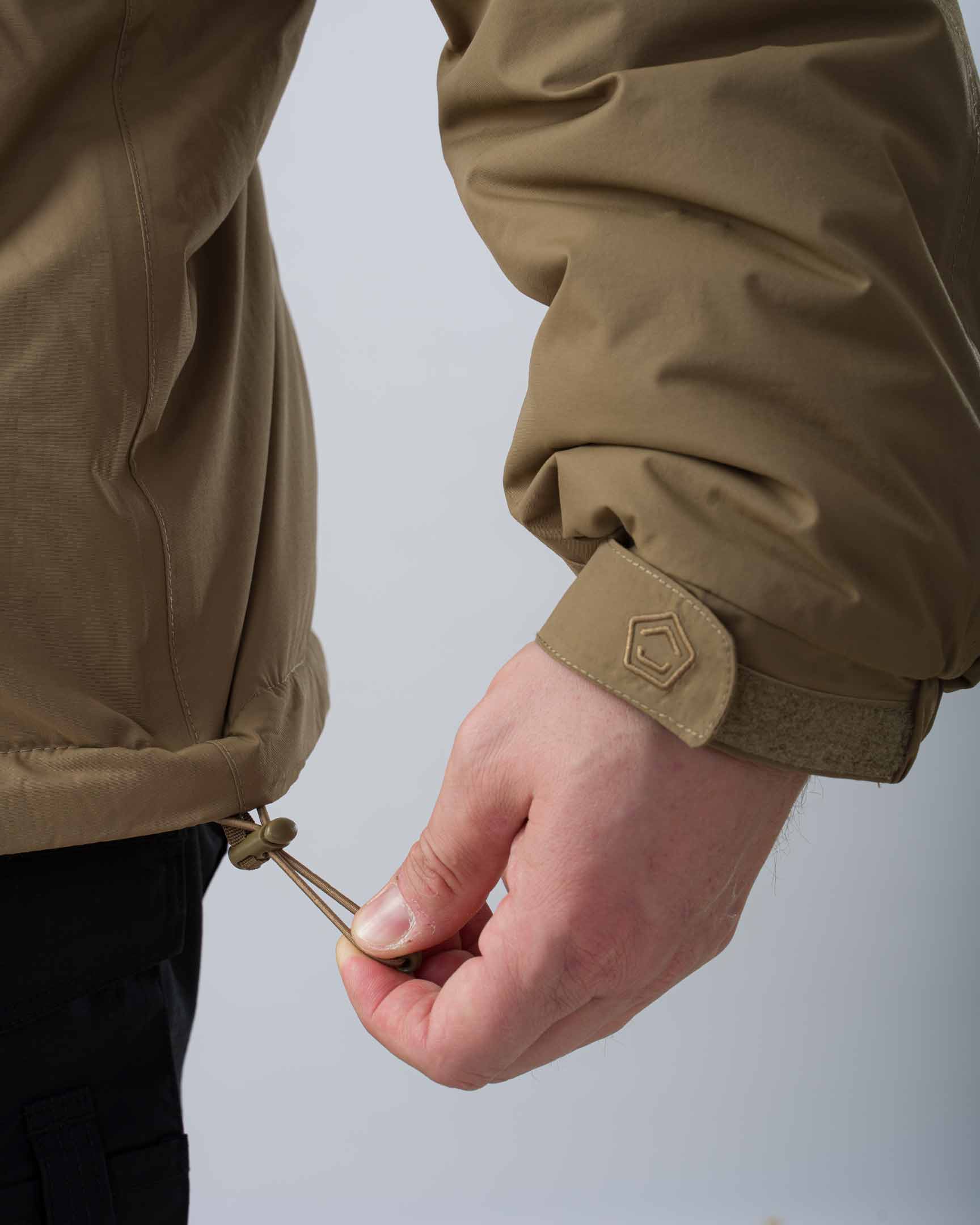 Geaca Logan LEVEL7 Jacket Coyote Pentagon Tactical - Protecție Supremă în Condiții Extreme