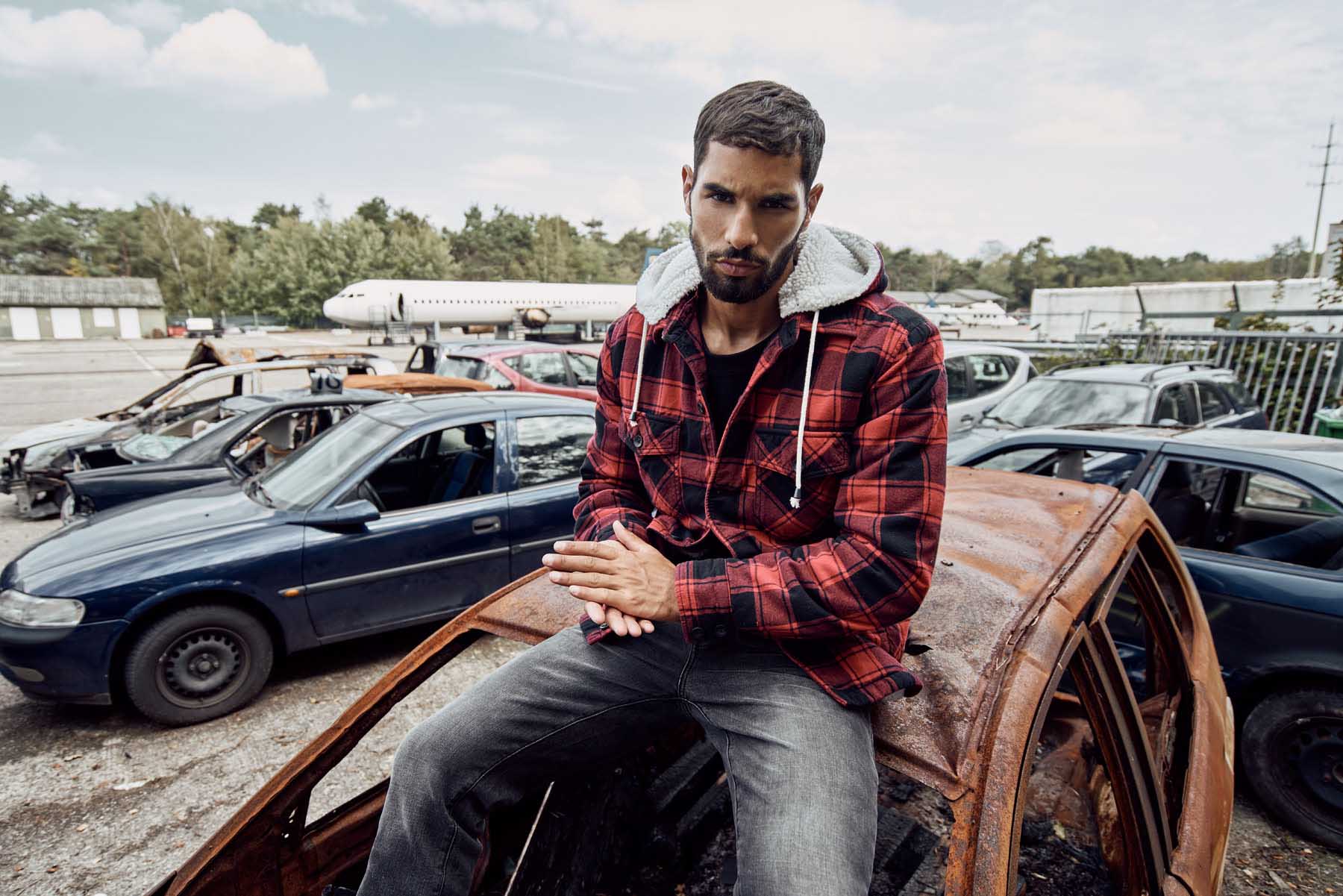 Geaca Lumber Hooded Red/Black Checkered Brandit - Caldura Urbana si Stil