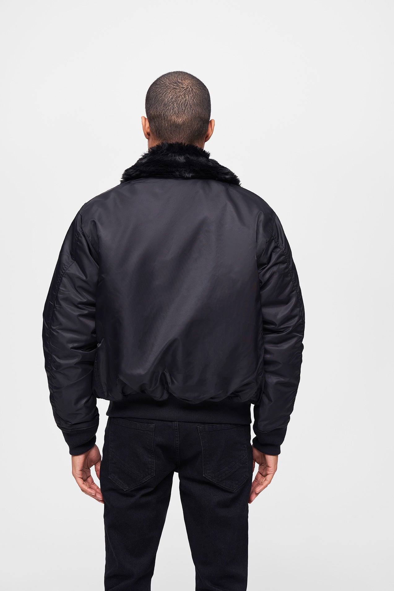 Geaca MA2 Fur Collar Negru Brandit - Caldura si Mobilitate