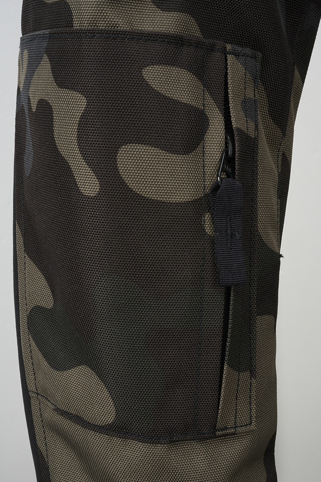 Geaca Performance Outdoor Dark Camo Brandit - Versatilitate Tactică