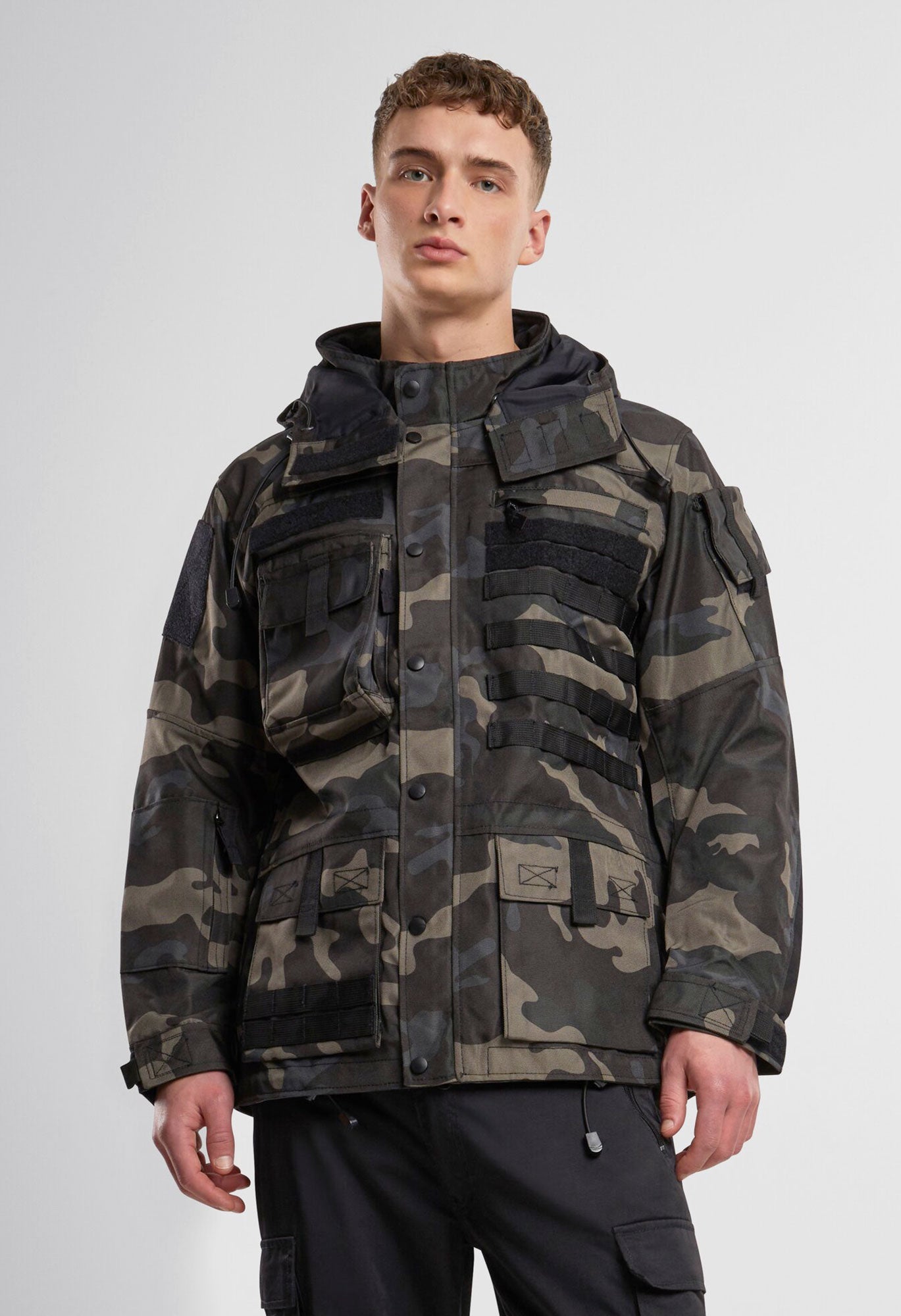 Geaca Performance Outdoor Dark Camo Brandit - Versatilitate Tactică