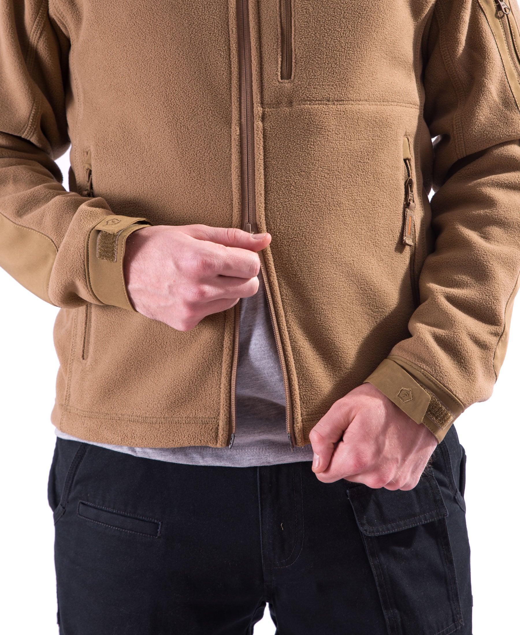 Geaca Perseus 2.0 Fleece Jacket | Coyote Pentagon Tactical - Protecție Termică Superioară și Fiabilitate Tactică