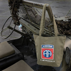Geantă Canvas 82nd Airborne Division Verde - Rezistență, Stil și Versatilitate