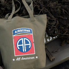 Geantă Canvas 82nd Airborne Division Verde - Rezistență, Stil și Versatilitate