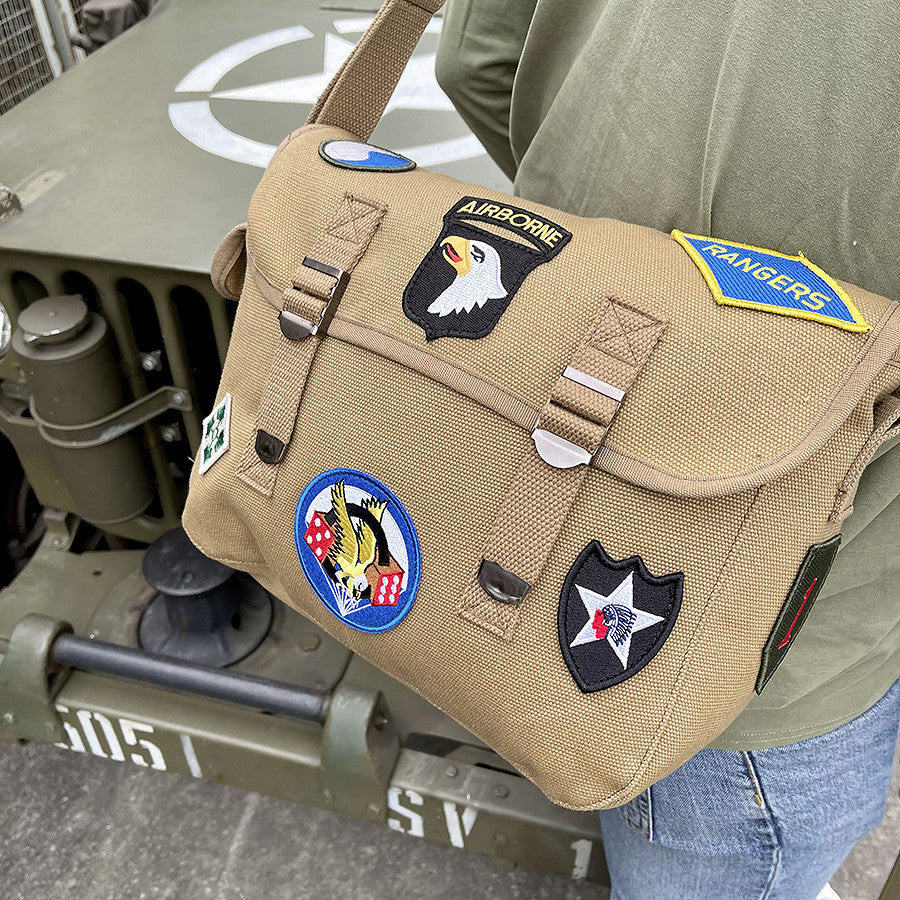 Geantă de Umăr Pukkel WWII Emblems Khaki - Stil Autentic și Durabilitate Militarã