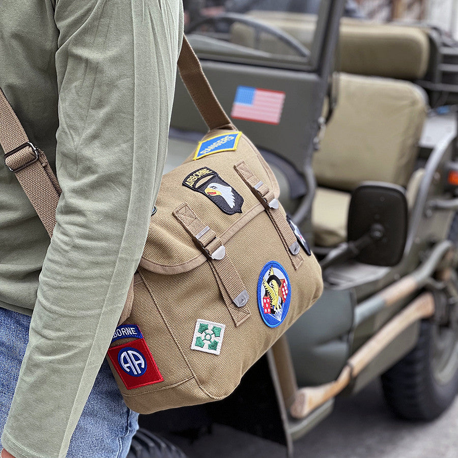 Geantă de Umăr Pukkel WWII Emblems Khaki - Stil Autentic și Durabilitate Militarã