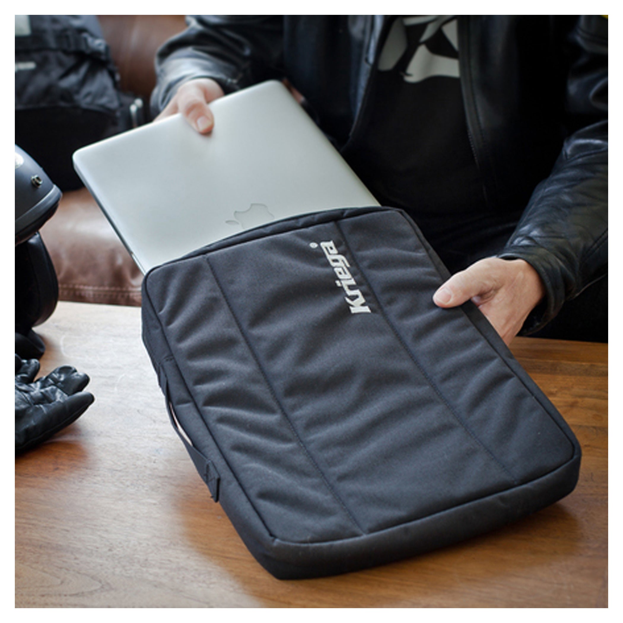 Husă Laptop/Tabletă Louis 17 inch - Protecție căptușită, YKK