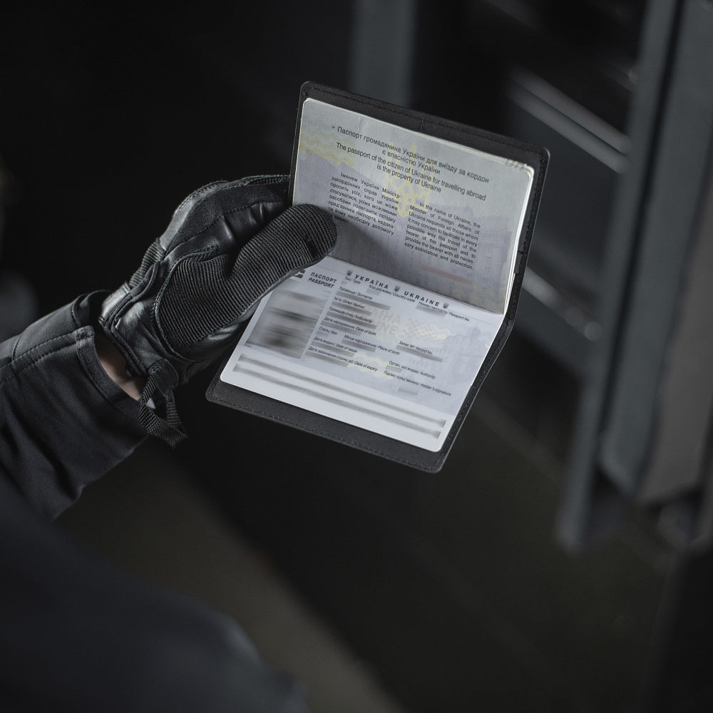 Husa Pașaport M-Tac - Negru, Rezistentă și Practică