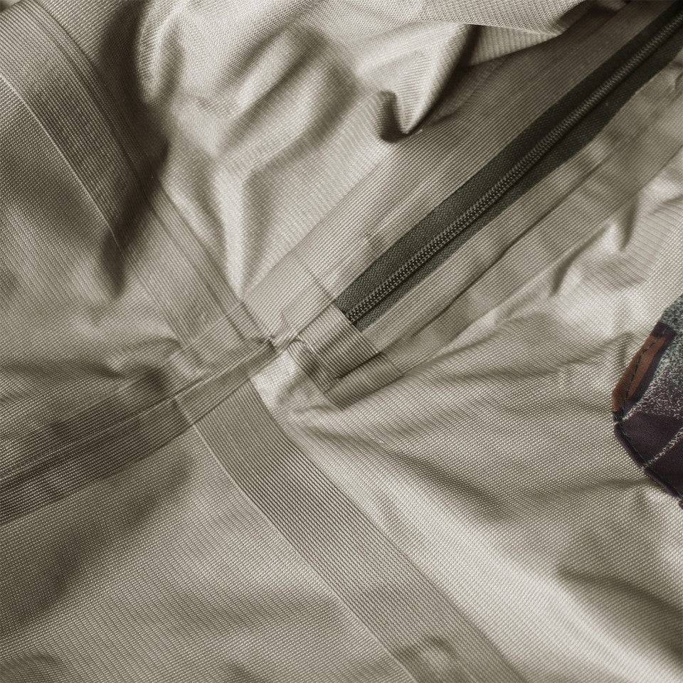 Jachetă Hardshell Respirabilă MANDRA® WOOD – Camuflaj Funcțional pentru Condiții Extreme