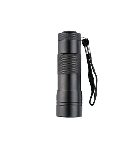 Lanternă Mil-Tec cu 12 LED-uri – 3 x AAA, Toc din Nailon, Neagră
