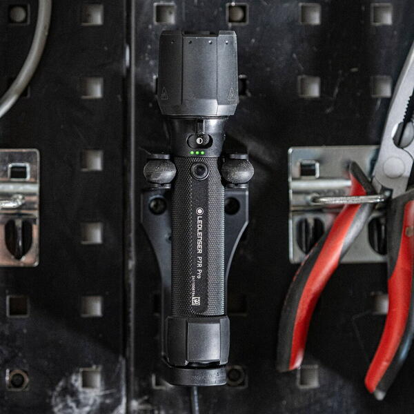 Lanternă P7R Pro Ledlenser - 2000LM, Reîncărcabilă USB, Negru - 8