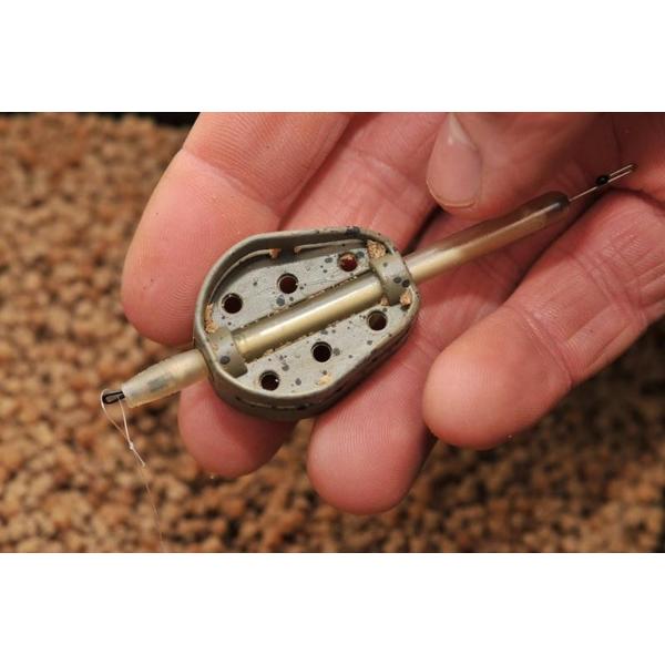 Method Feeder Guru Hybrid In-Line 18g - Lansări Precise, Reținere Nadă - 4