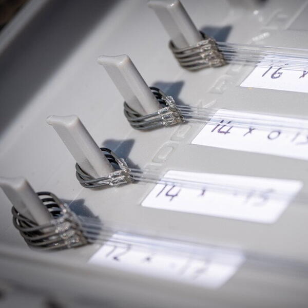 Organizator Cârlige Guru - Compact, Rezistent, Pescuit Crap - 8