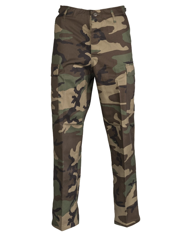 Pantaloni Mil-Tec US Ranger BDU – vedere frontală pe fundal alb, cu buzunarele cargo