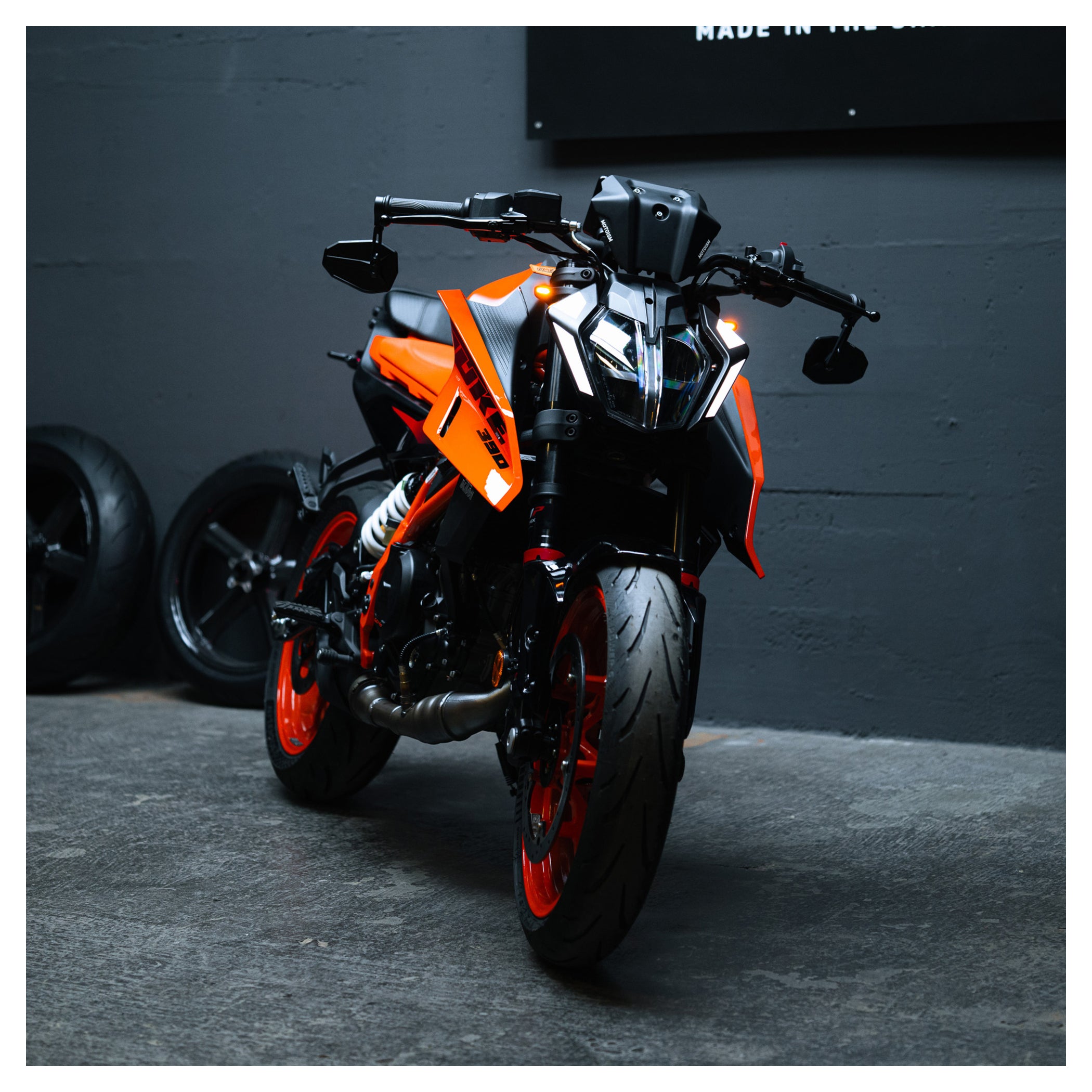 Parbriz Motoism 125/390 Duke 24- - Design Agresiv, Mat Negru