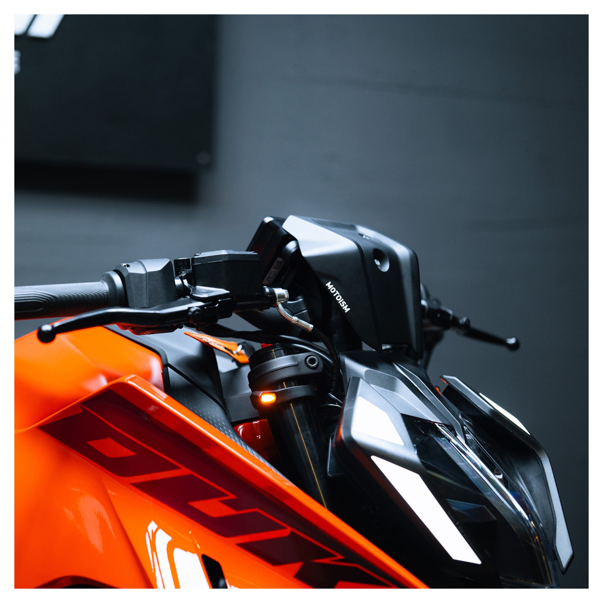 Parbriz Motoism 125/390 Duke 24- - Design Agresiv, Mat Negru
