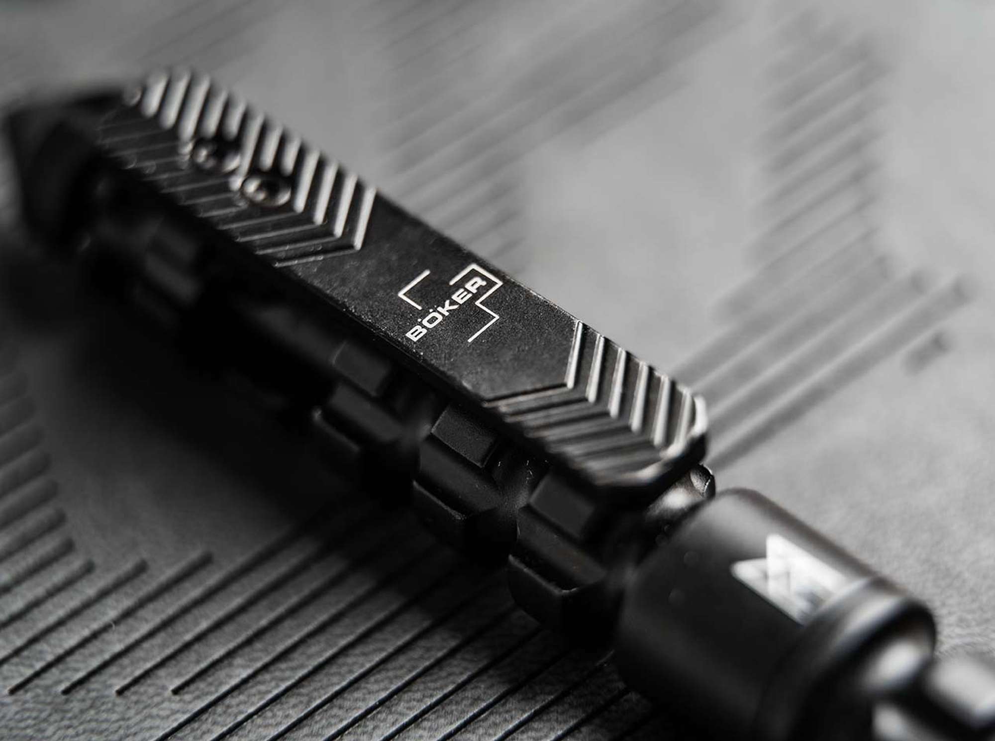 Pix tactic Böker Plus Fat Box Pen Böker- Utilizare Kubotan, Varf spargere sticla