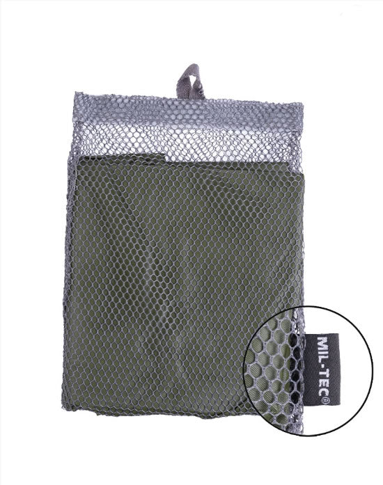 Poncho de Ploaie Negru din Vinil – Ușor, Compact, Versatil