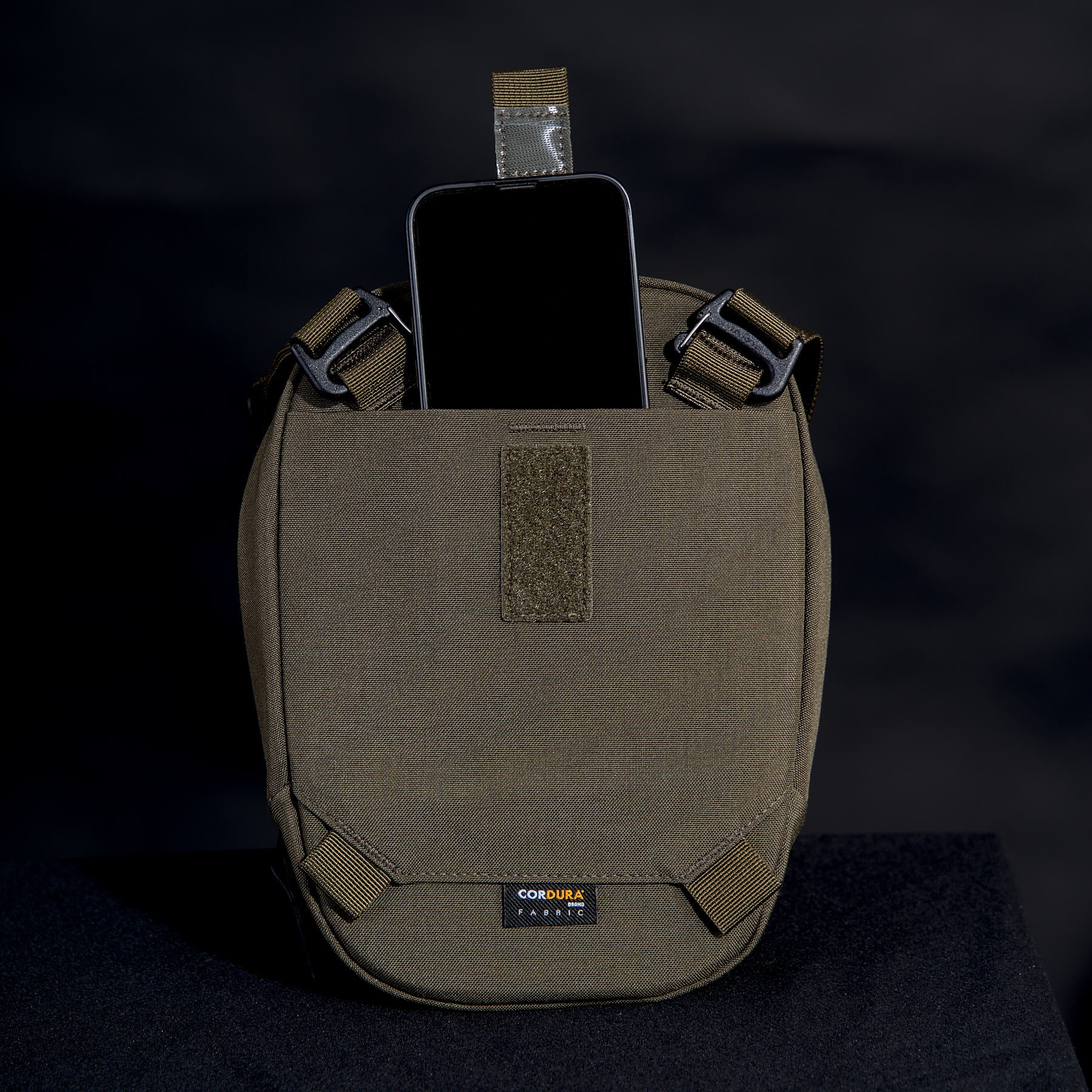 Produs Consul Vertical Sling Pouch RAL7013 Pentagon Tactical - Funcționalitate Tactică și Accesibilitate Urbană