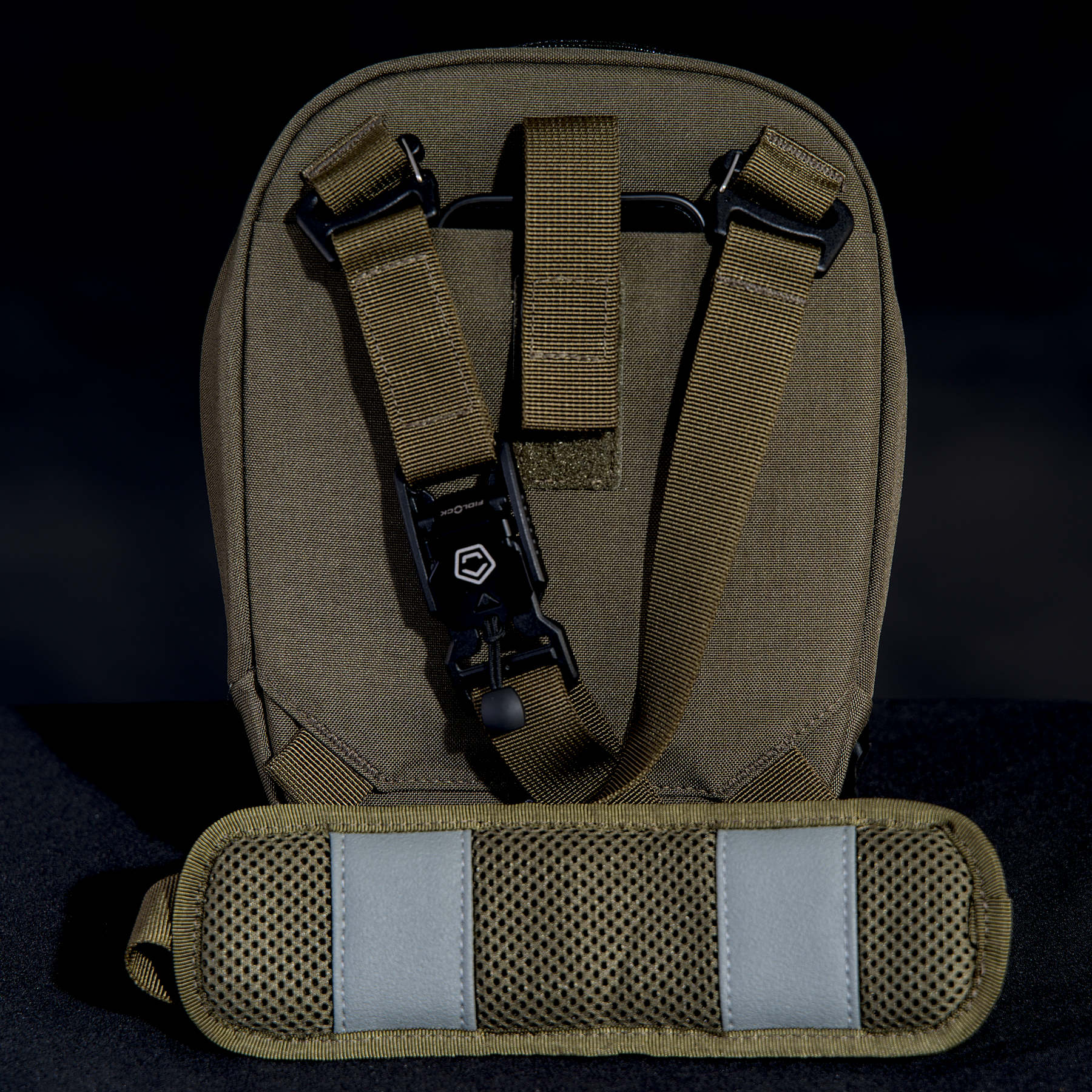 Produs Consul Vertical Sling Pouch RAL7013 Pentagon Tactical - Funcționalitate Tactică și Accesibilitate Urbană