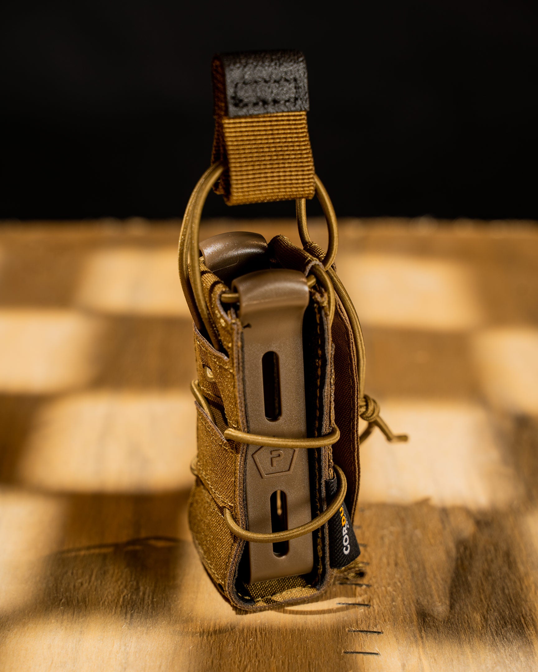 Produs Elpis Pistol Single Coyote Pentagon Tactical - Siguranță și Acces Rapid în Teren