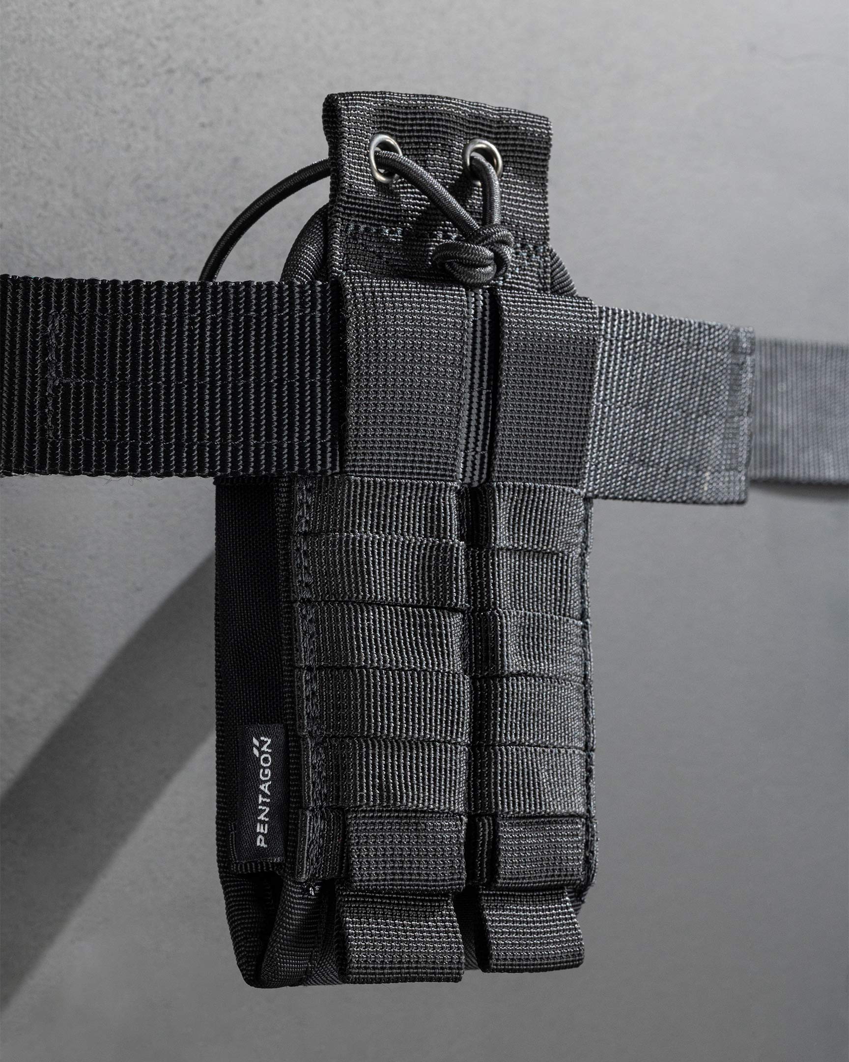 Produs Signal Radio Pouch Black Pentagon Tactical - Securitate și Acces Rapid în orice Misiune