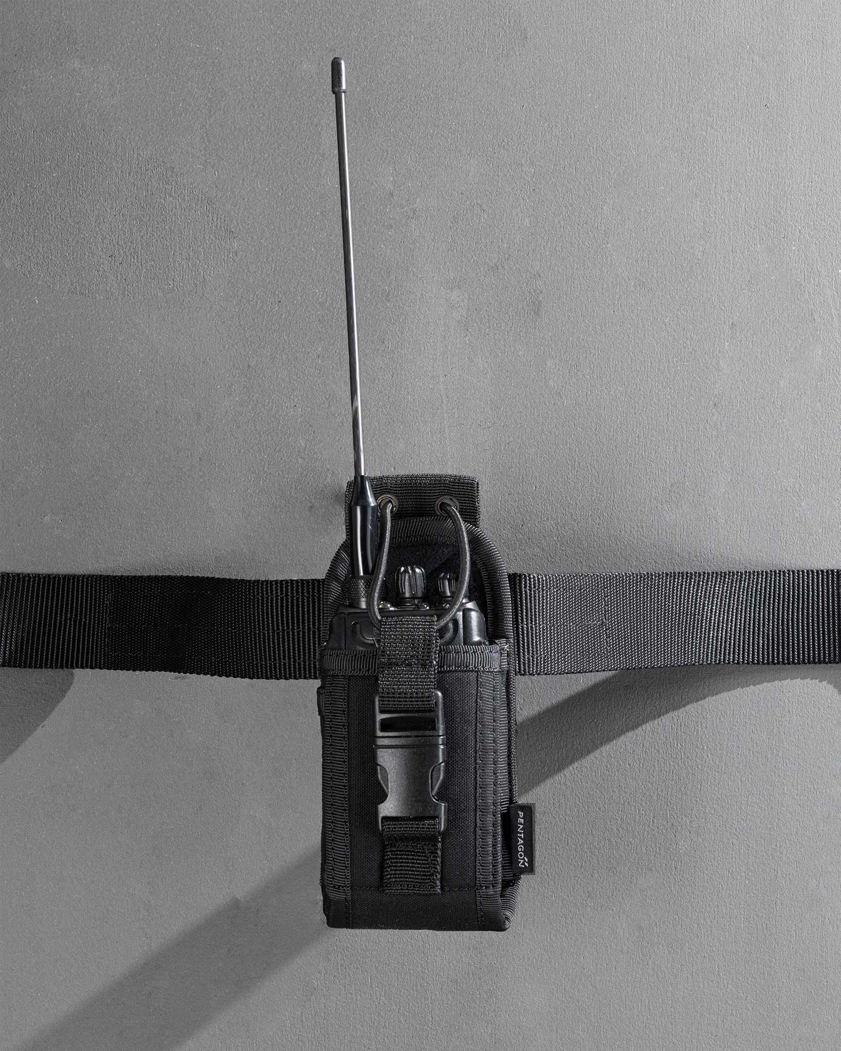 Produs Signal Radio Pouch Black Pentagon Tactical - Securitate și Acces Rapid în orice Misiune