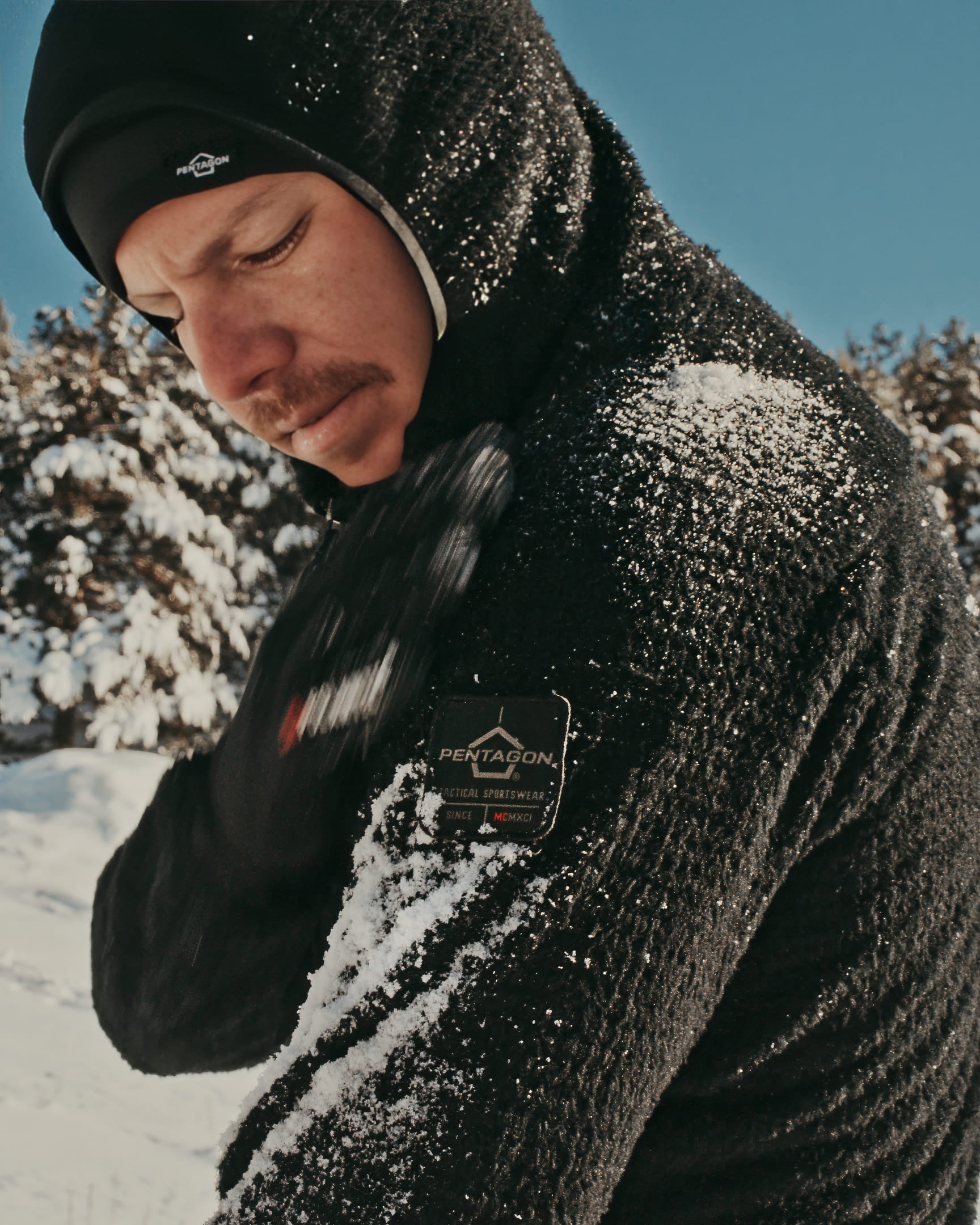 Produs Teddy Polartec® Alpha™ Sweater Black Pentagon Tactical - Izolație Adaptivă și Confort Dinamic