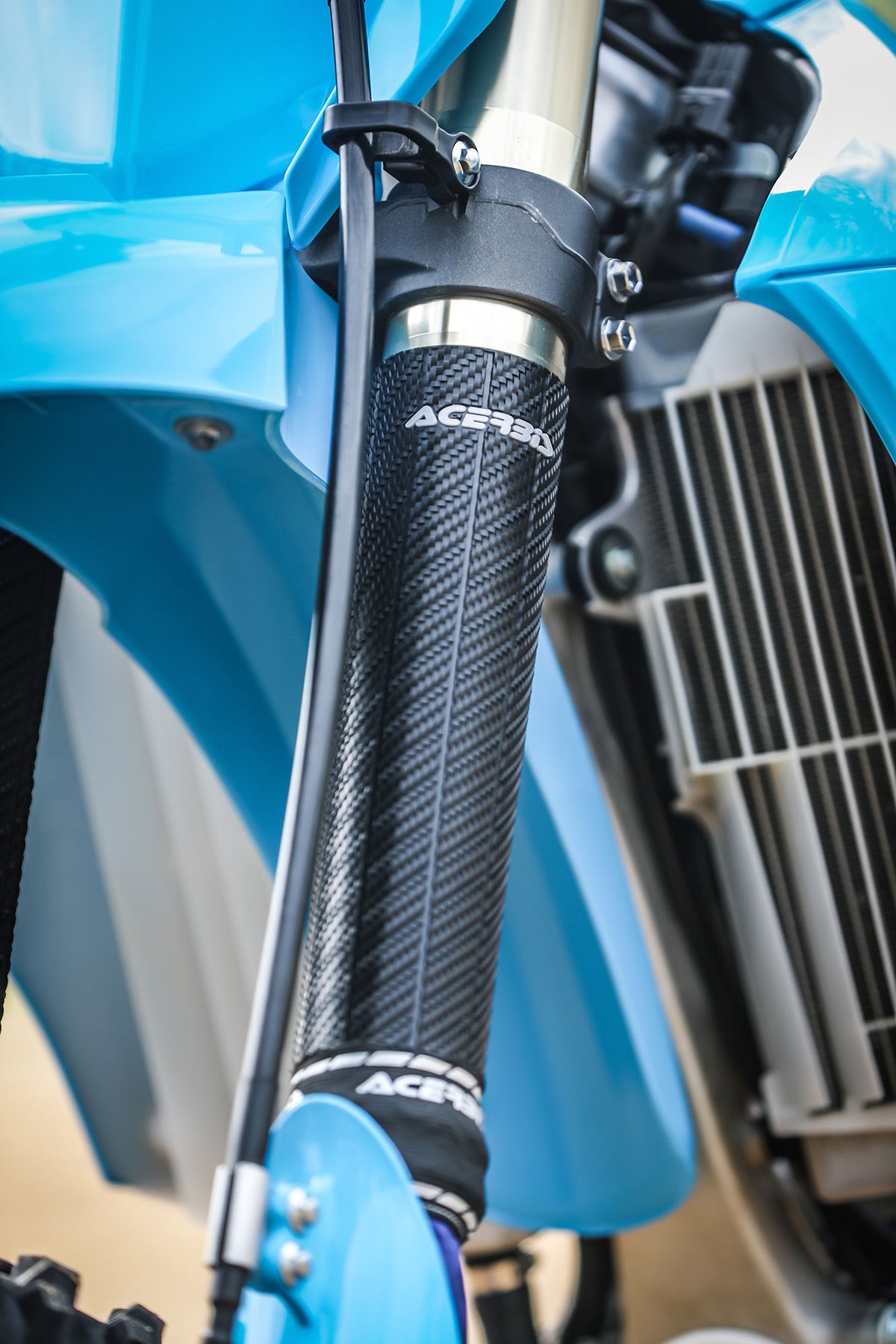 Protecții de Furcă Acerbis – Aspect Carbon, Prindere cu Arici - poza 2