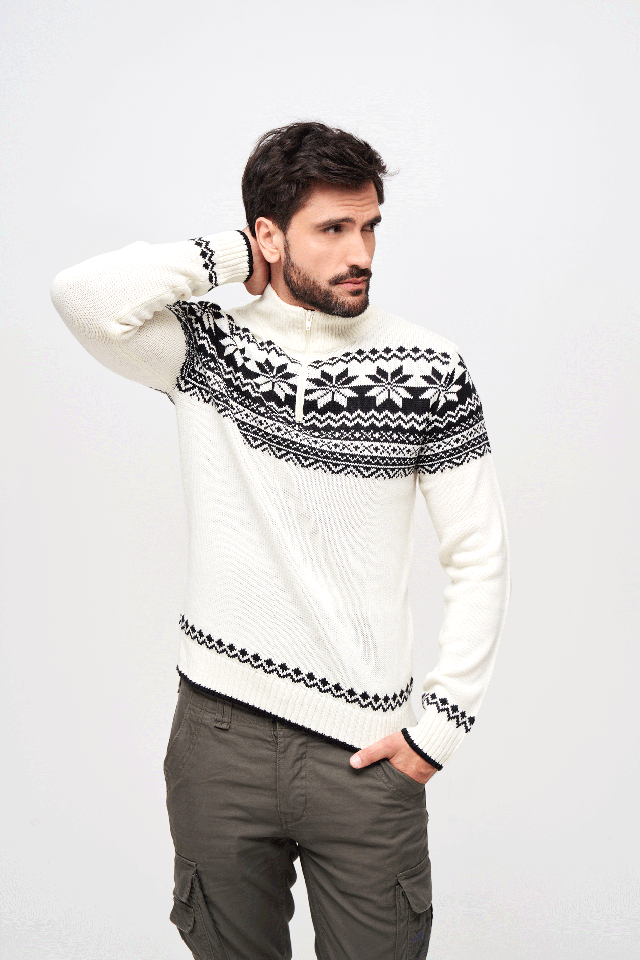 Pulover Norvegian Alb Brandit - Caldura Esentiala si Durabilitate