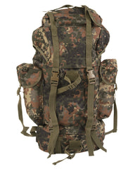 Rucsac Mil-Tec German Import Large – vedere din față cu buzunarele laterale și chingile de compresie