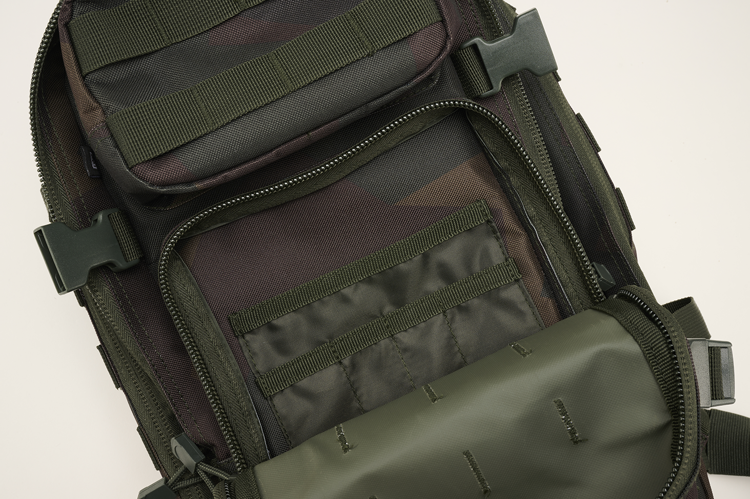 Rucsac US Cooper Medium Dark Woodland Brandit - Durabilitate Esențială