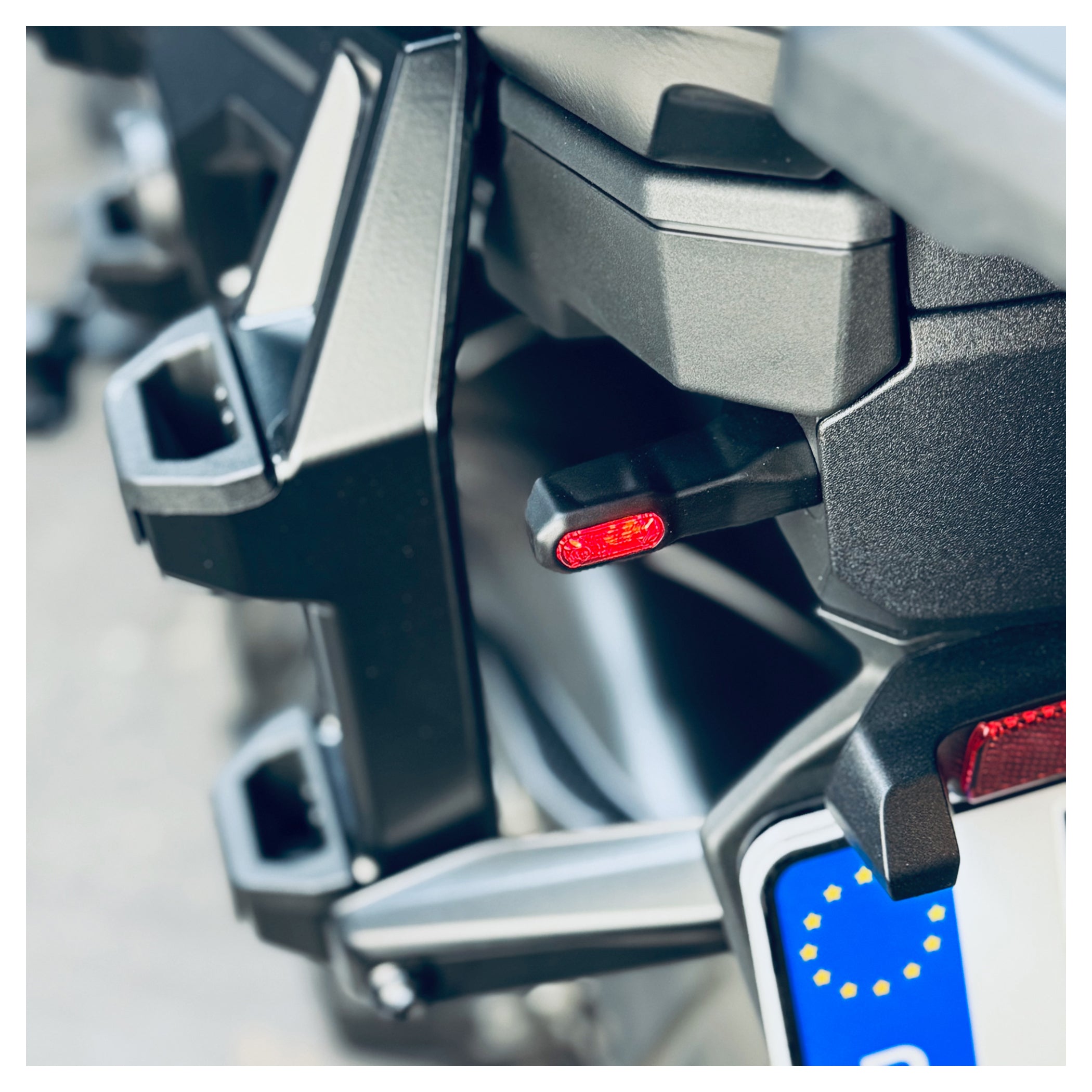 Semnalizatoare LED ADV Pro BMW Motoism - Carbon, Ultra-Luminos