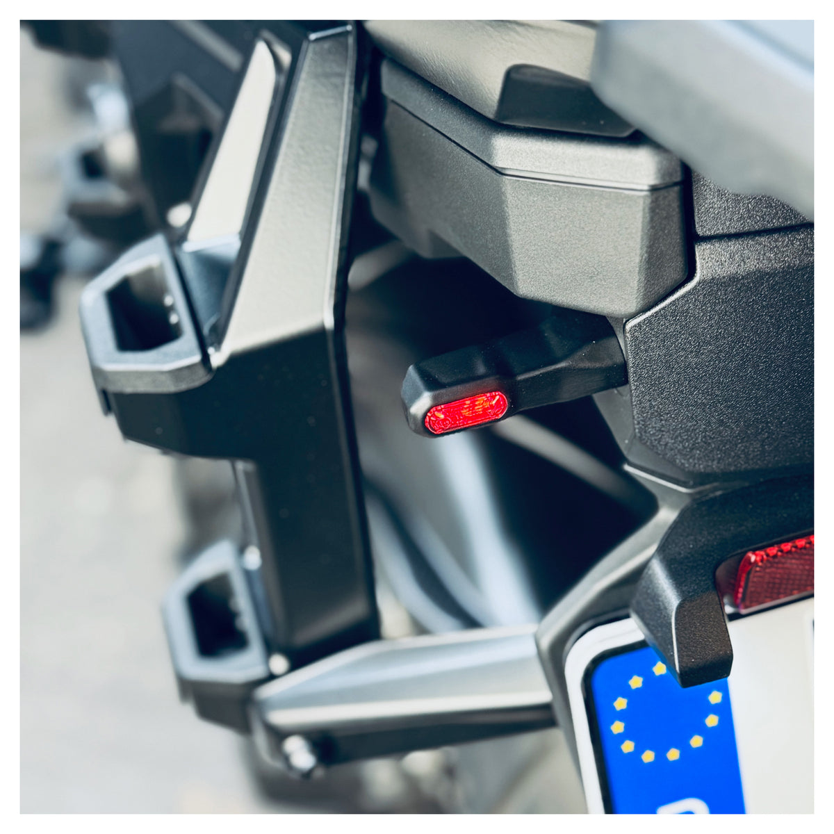 Semnalizatoare LED ADV Pro BMW Motoism - Carbon, Ultra-Luminos