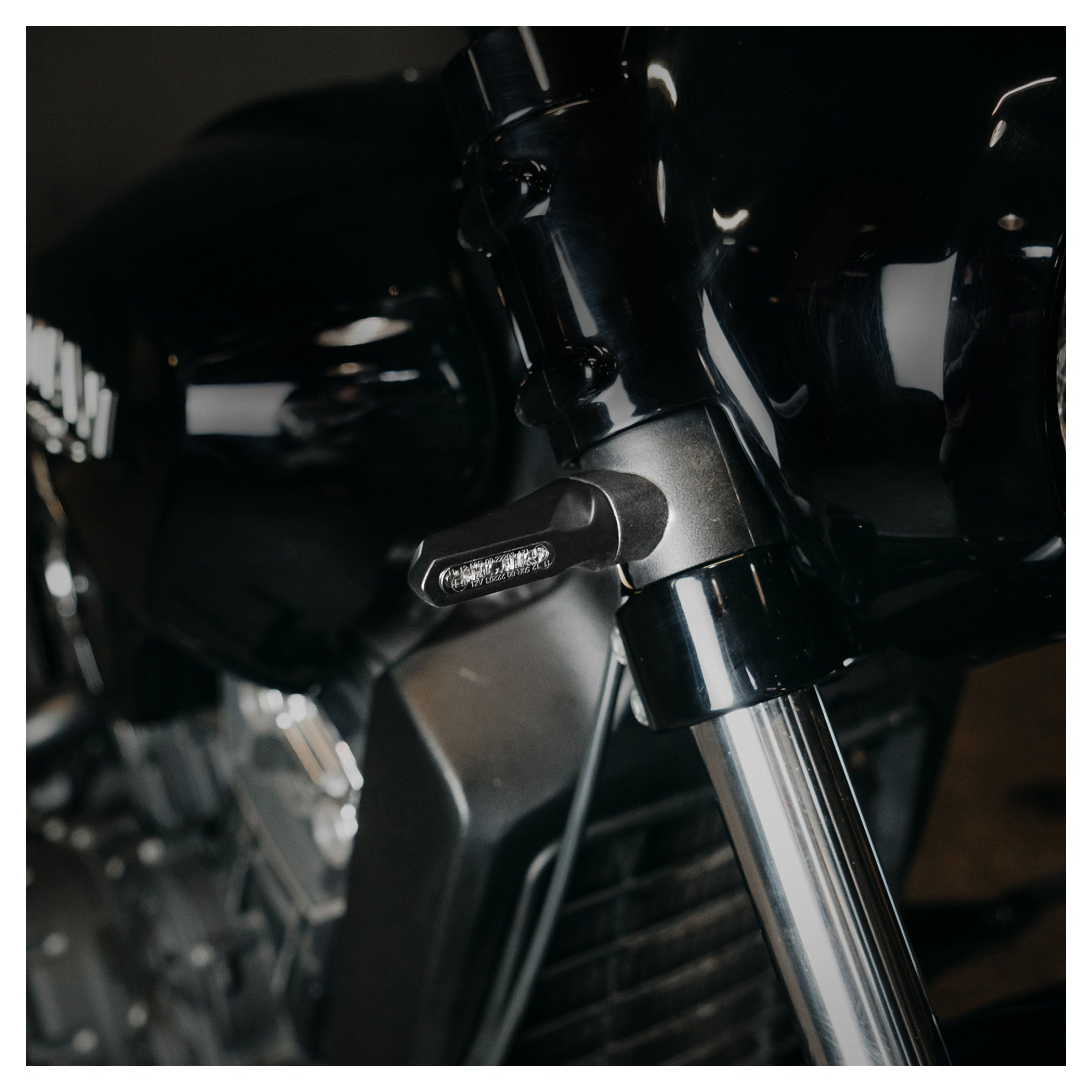 Semnalizatoare Motoism Spirit pentru Indian Scout Bobber - LED, Carbon