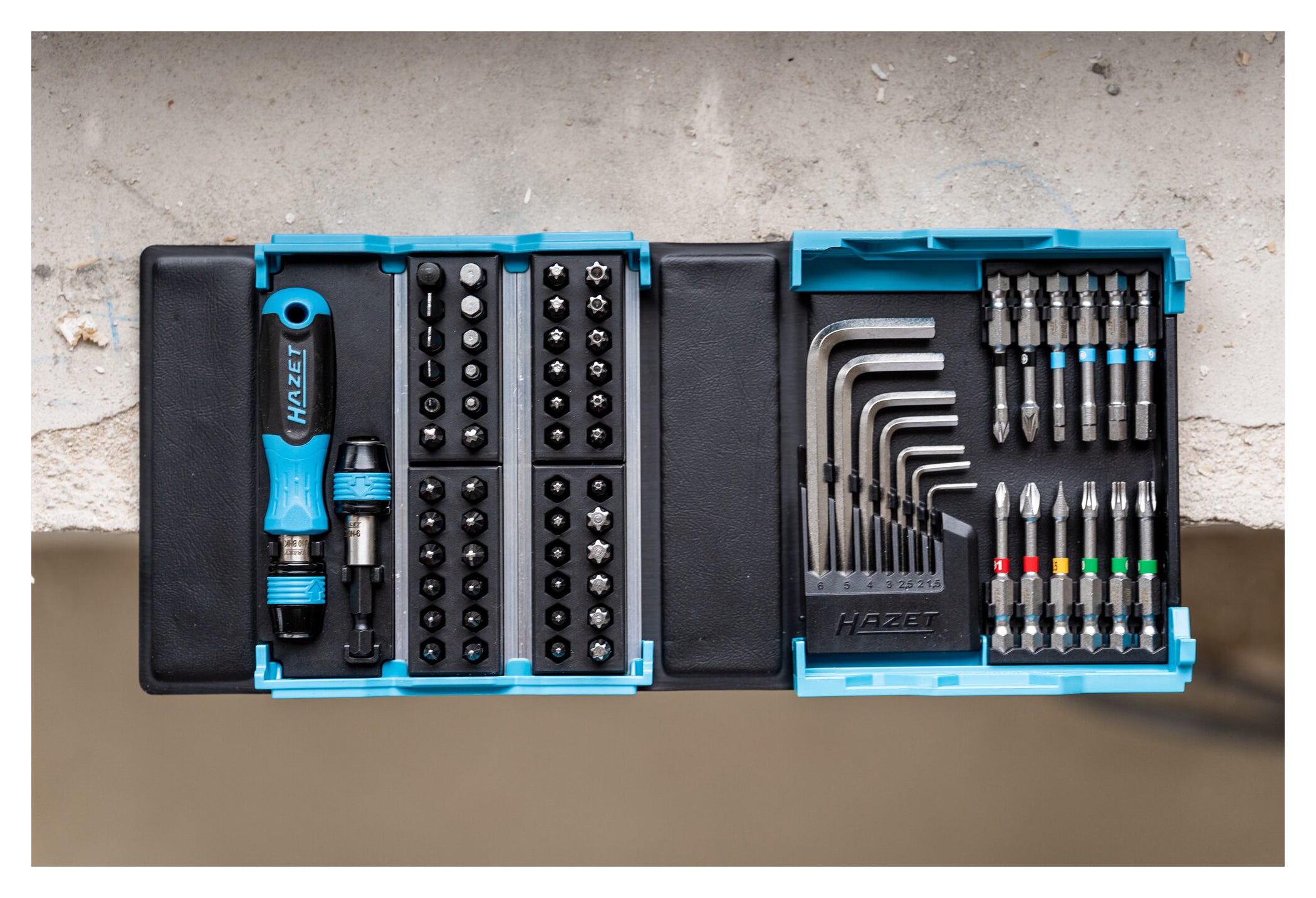 Set Biți și Șurubelniță Unghiulară SmartCase HAZET - 69 Piese Compact